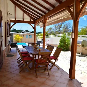 magnifique-villa-climatisee-piscine-et-jardin-a-5mm-de-la-plage.comcaribbean.com/